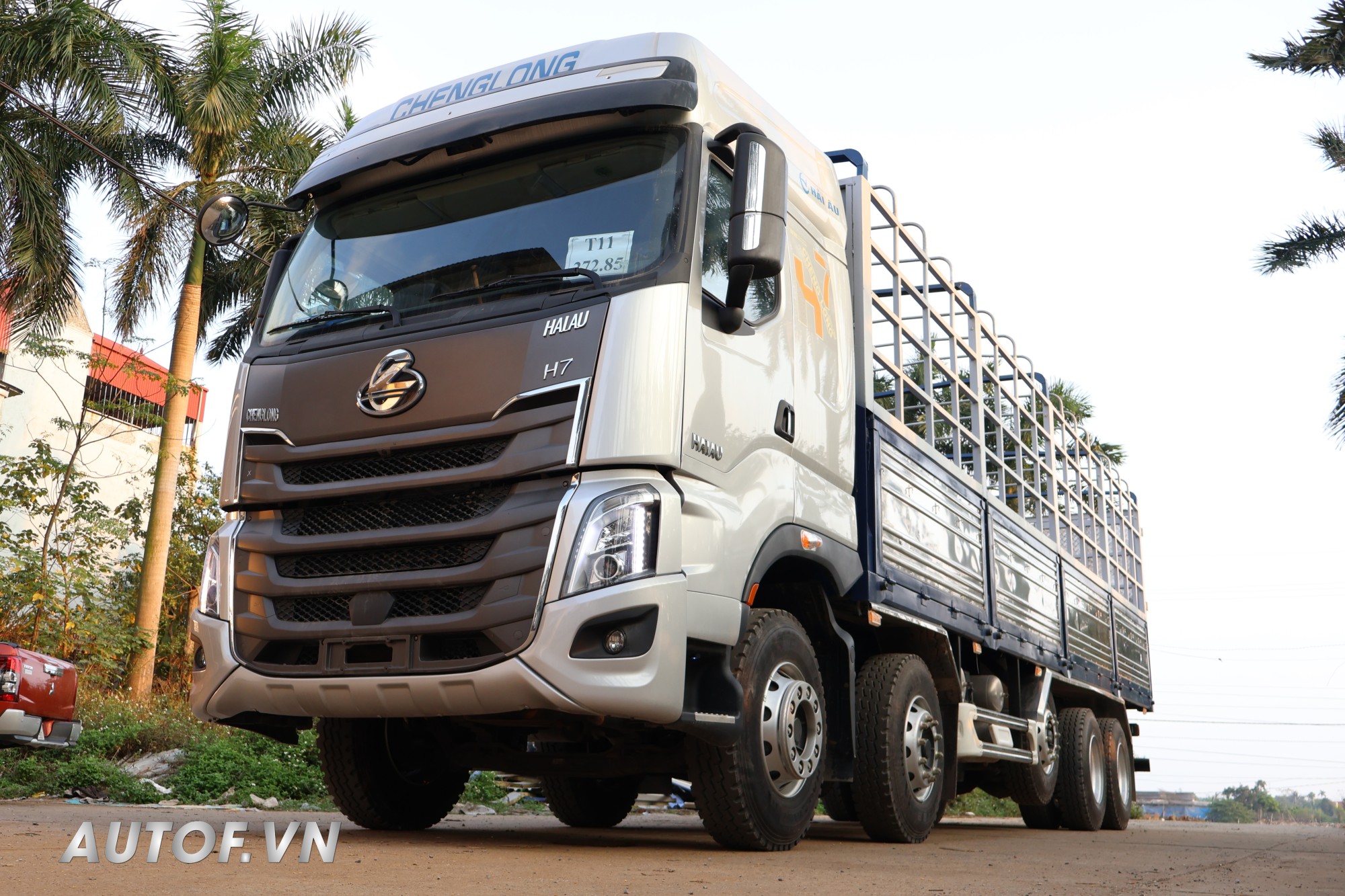 gia xe tai 5 chan chenglong h7 360hp